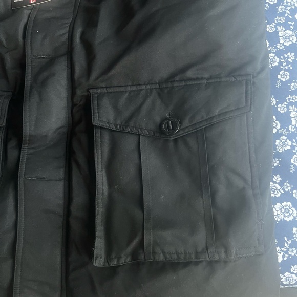 Black Faux Fur-Accent Hooded Parka - Men
Canada Weather Gear size L - Picture 15 of 16